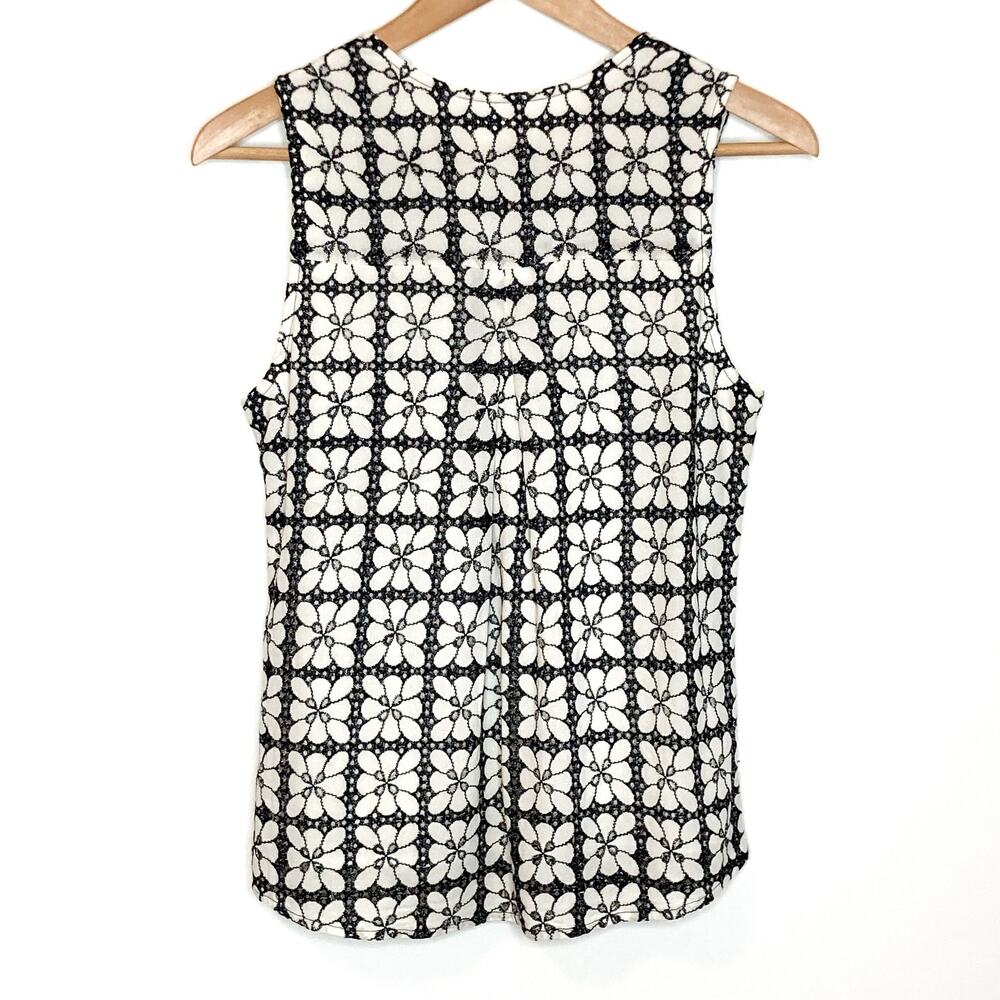 Anthropologie Maeve Daisy Print Sleeveless Blouse Size 2 Black White V Neck - Picture 6 of 10